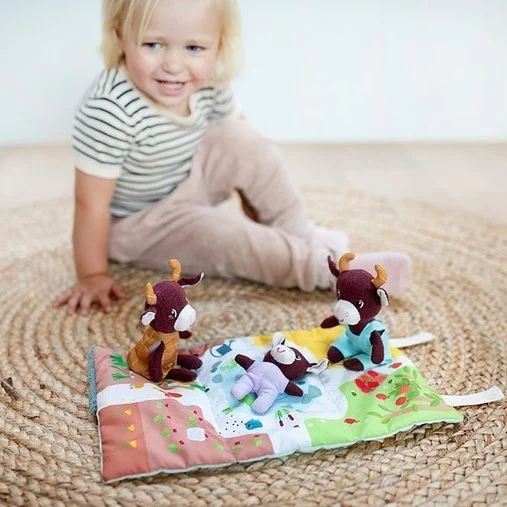 Lilliputiens Mini Rodzina Krówek Rosalie z Matą 0+ | Przytulanka Edukacyjna