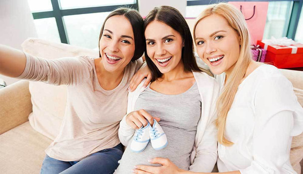 Prezenty na święta dla przyszłej mamy i noworodka