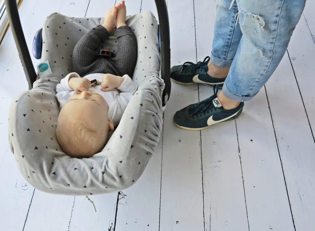 Uniwersalny pokrowiec na fotelik samochodowy 0-12 miesięcy