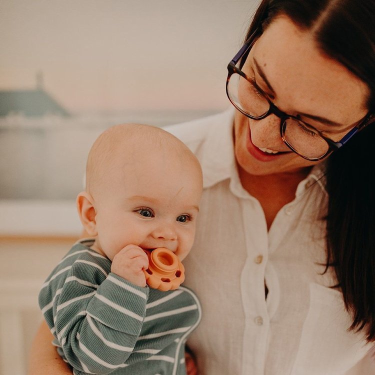 Jellystone Silikonowy gryzak Mała Wieża Earth