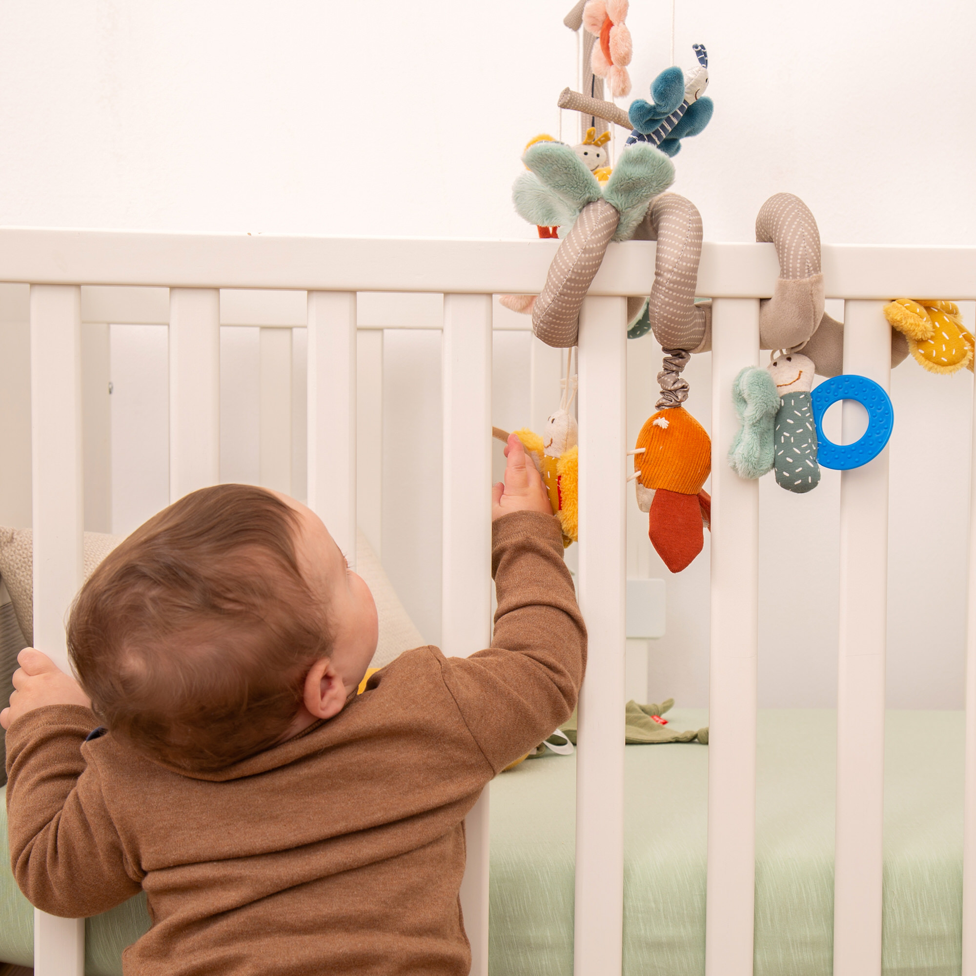 Zabawka rozwojowa Spirala Motyle – grzechotka, lusterko i gryzak 45 cm – sigikid