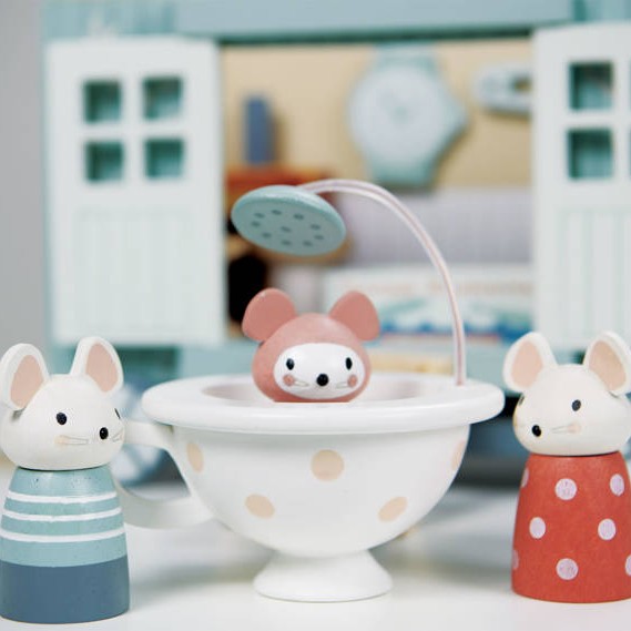 Tender Leaf Toys Chatka na kółkach dla myszek 3+ | Zabawka Premium