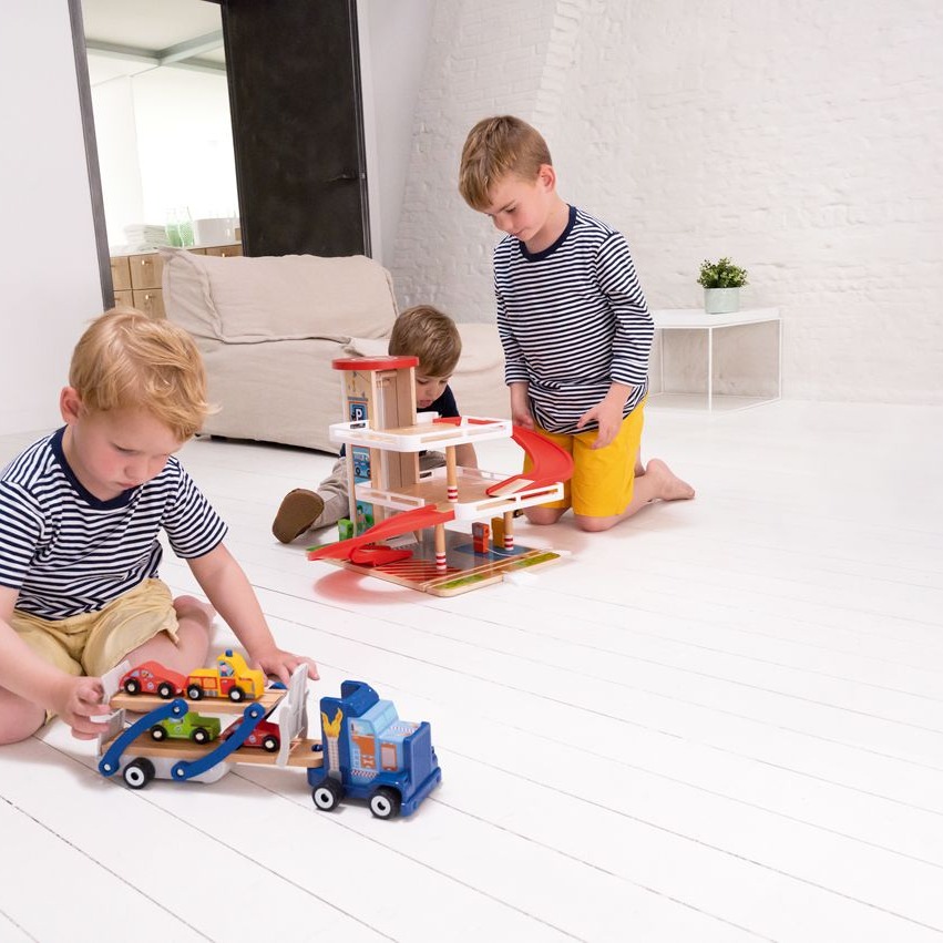 Scratch Garaż Drewniany z Windą 3+