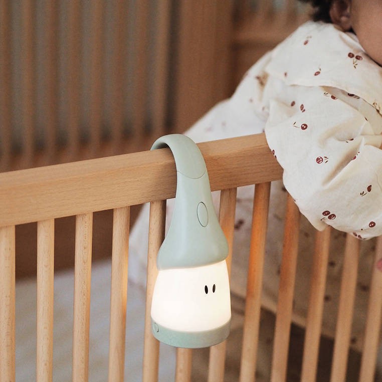 Beaba, Lampka nocna LED przenośna z latarką Pixie 90h świecenia Sage green