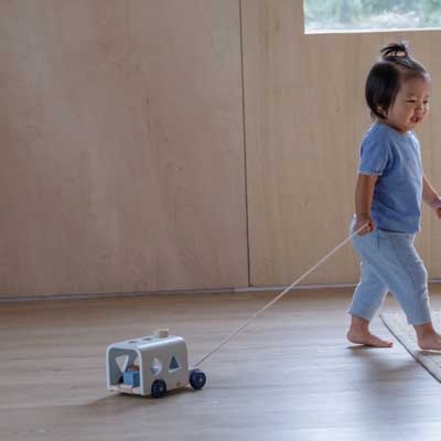 Plan Toys Autobus Sorter Kształtów 12m+