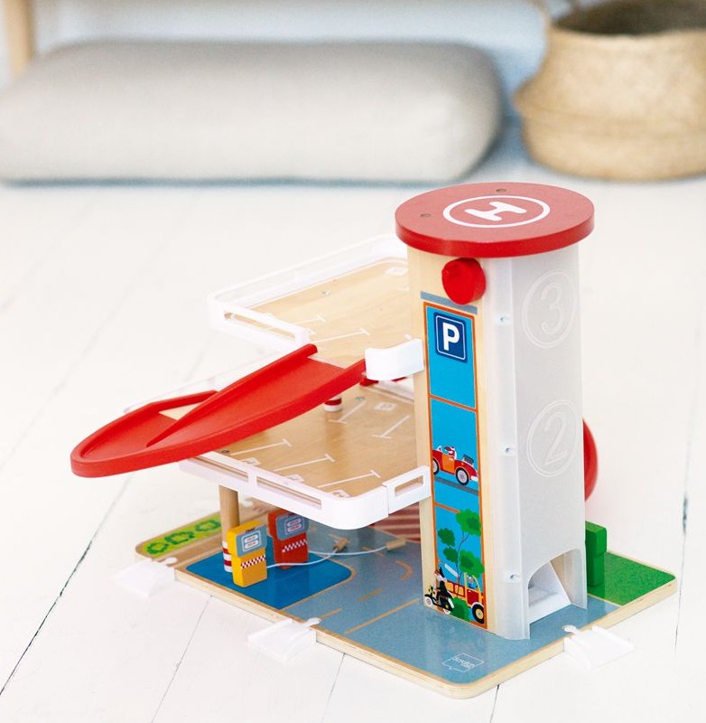 Scratch Garaż Drewniany z Windą 3+