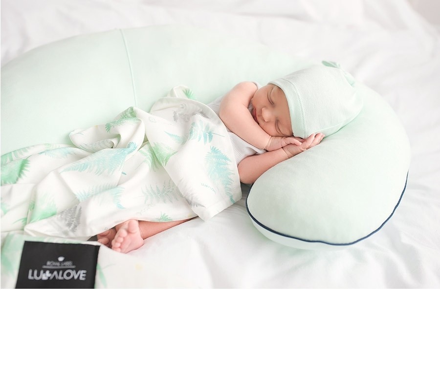 Lullalove Poduszka do karmienia rogal miętowa 0+