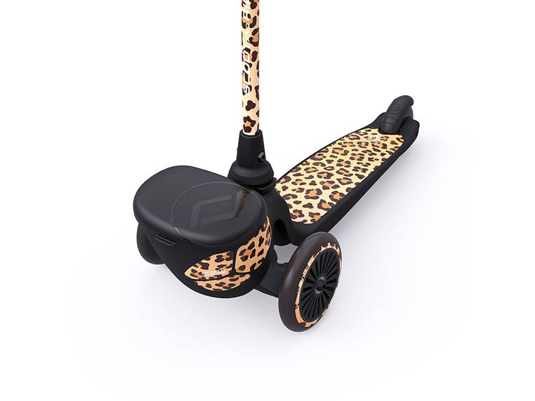 Scoot & Ride Hulajnoga Leopard 2+ Lifestyle