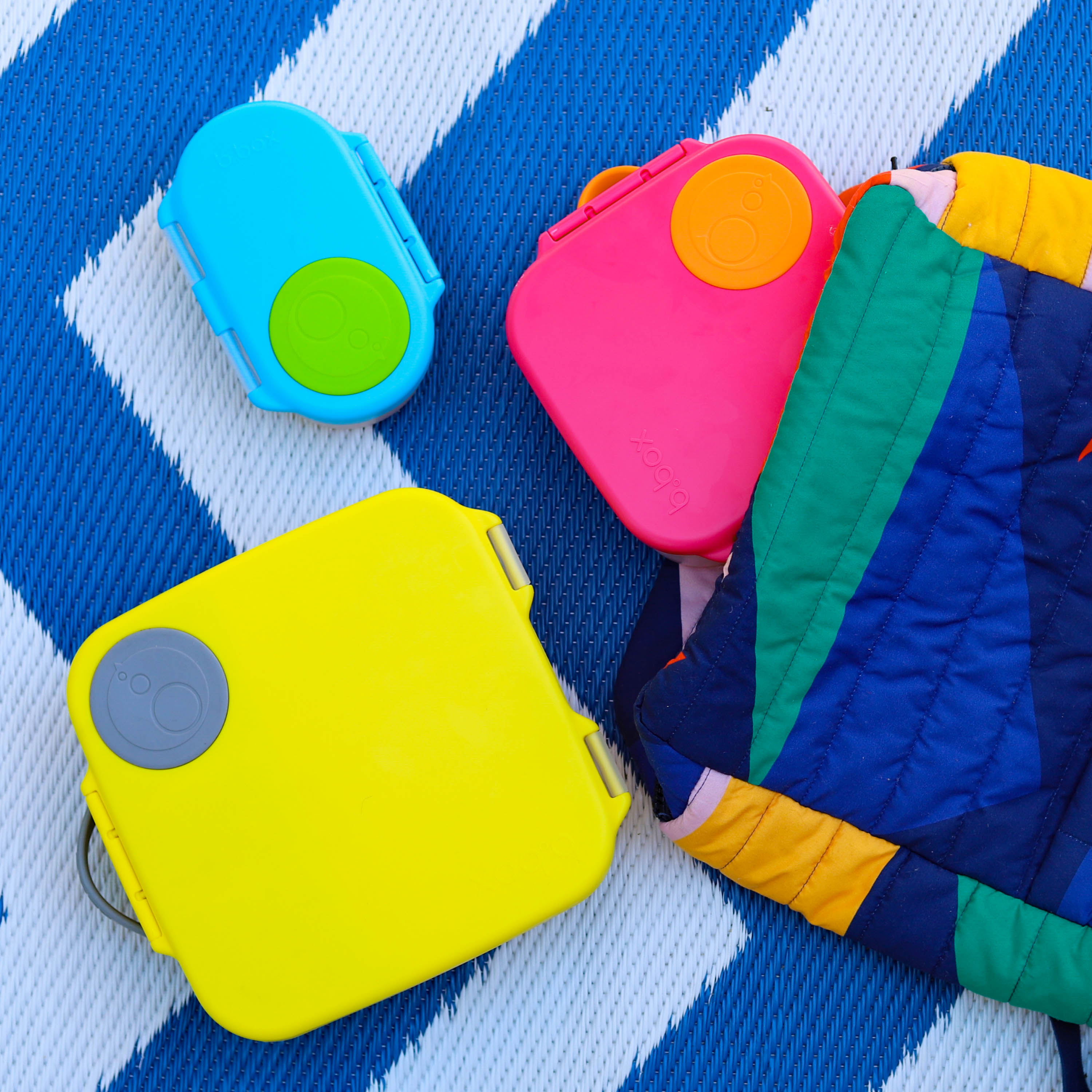 B.Box Pojemnik na przekąski Snackbox Strawberry Shake 6m+