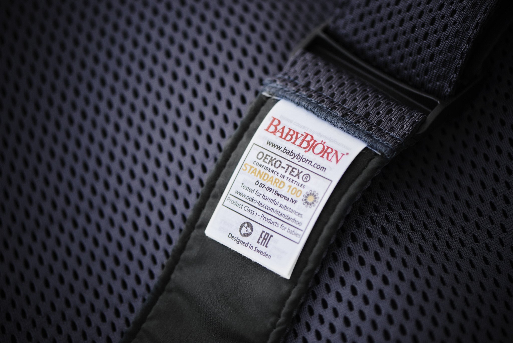 BabyBjorn Nosidełko Mini 3D Mesh Ciemny Niebieski 0–12