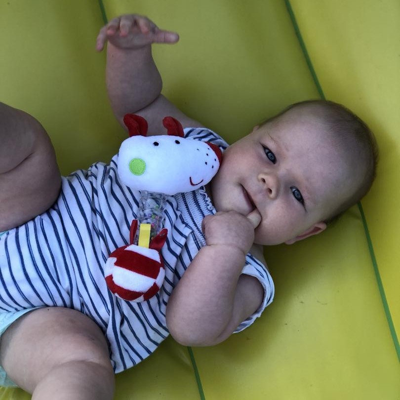 Mom's Care Grzechotka Momsik Drewniana dla niemowląt 0+