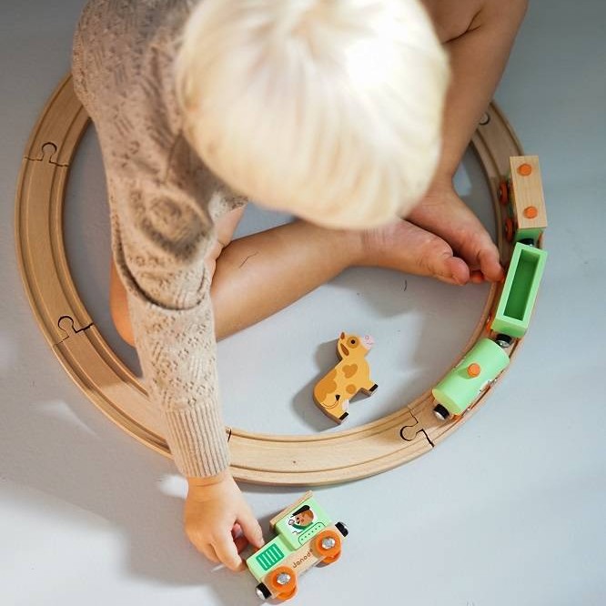 Janod Pociąg Drewniany z Torami Farma Story 3+ 15el