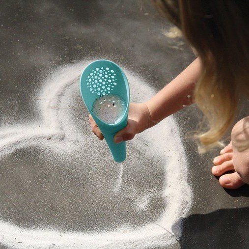 Quut Zestaw 2 łopatek Cuppi z piłeczką 18m+