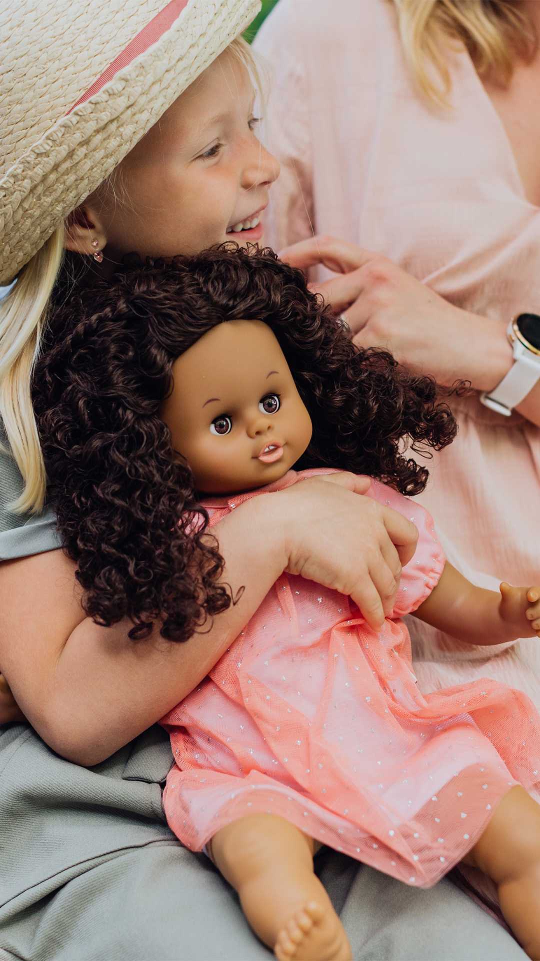 Duża lalka edukacyjna Selma, nauka języków obcych dla dzieci, Skrallan