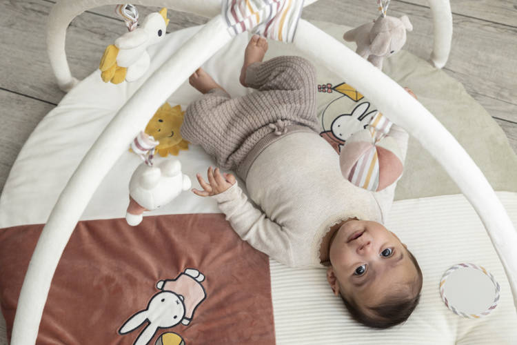 Tiamo Miffy Mata Edukacyjna z Pałąkiem Fluffy Pink 0+