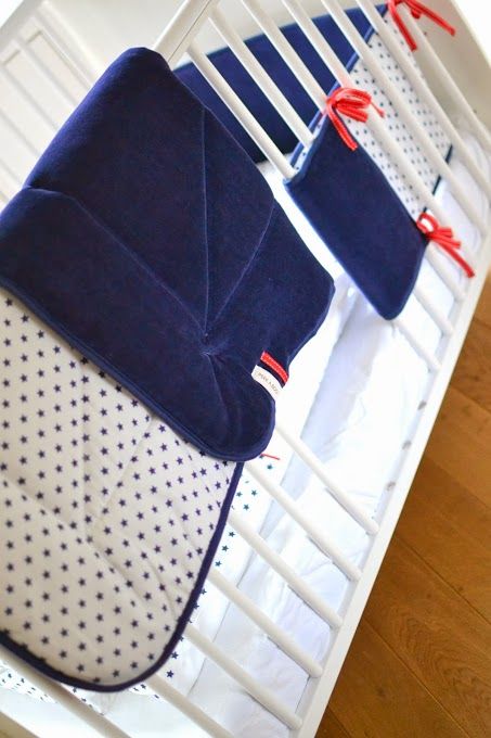 Kocyk-mata w granatowe gwiazdki dla niemowląt 0+