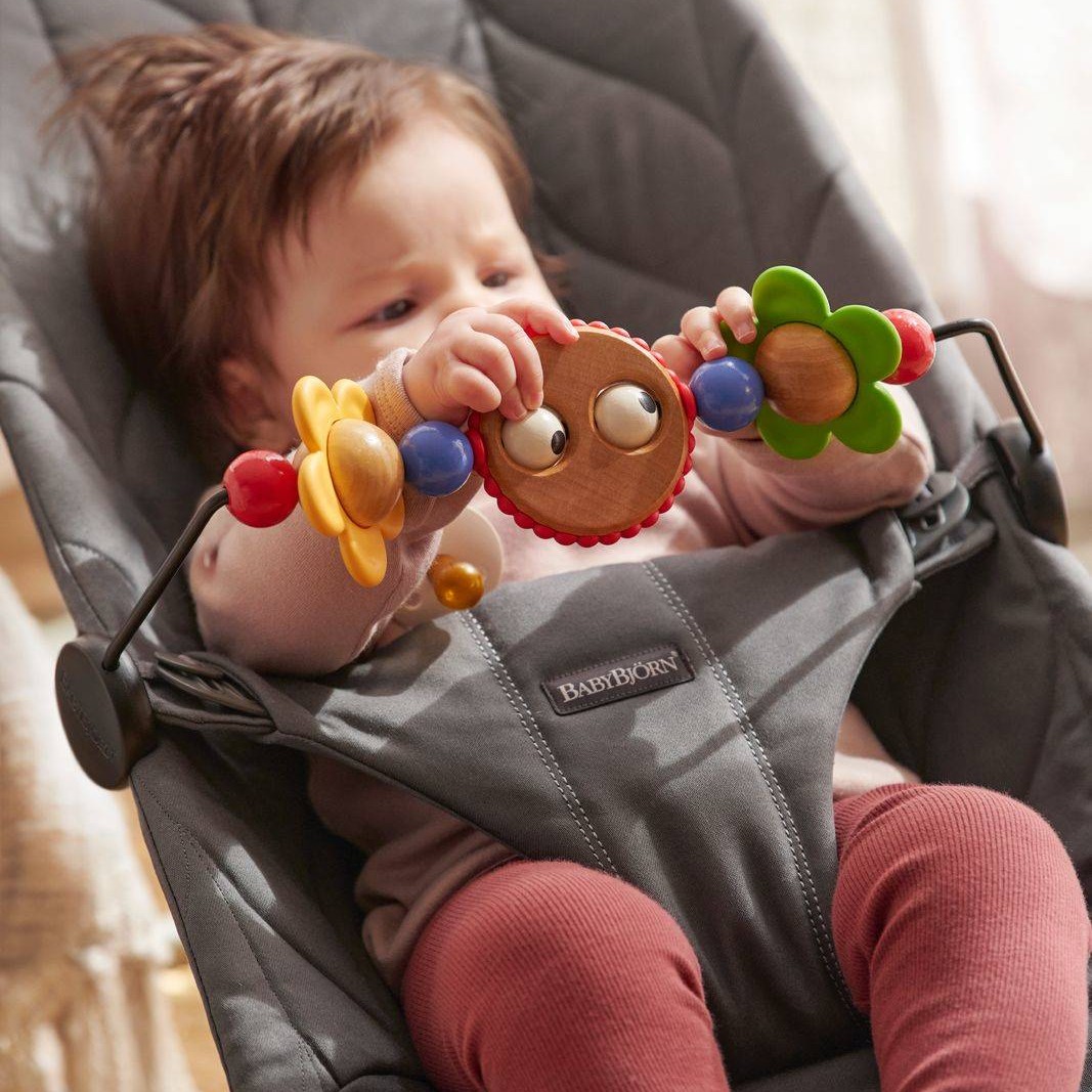 BabyBjorn Leżaczek Bliss Cotton Antracyt + Zabawka Googly Eyes