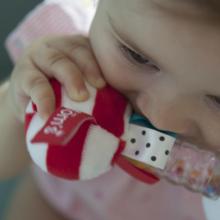 Mom's Care Grzechotka Momsik Drewniana dla niemowląt 0+