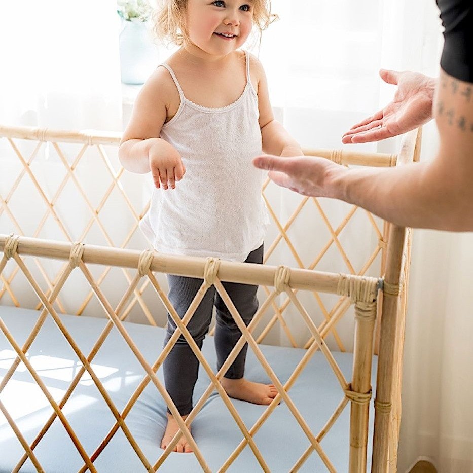 Poofi Prześcieradło do łóżeczka 70x140cm Lawenda