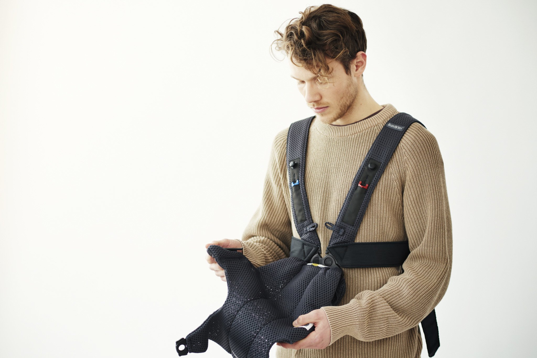 BabyBjorn Nosidełko Mini 3D Mesh Ciemny Niebieski 0–12