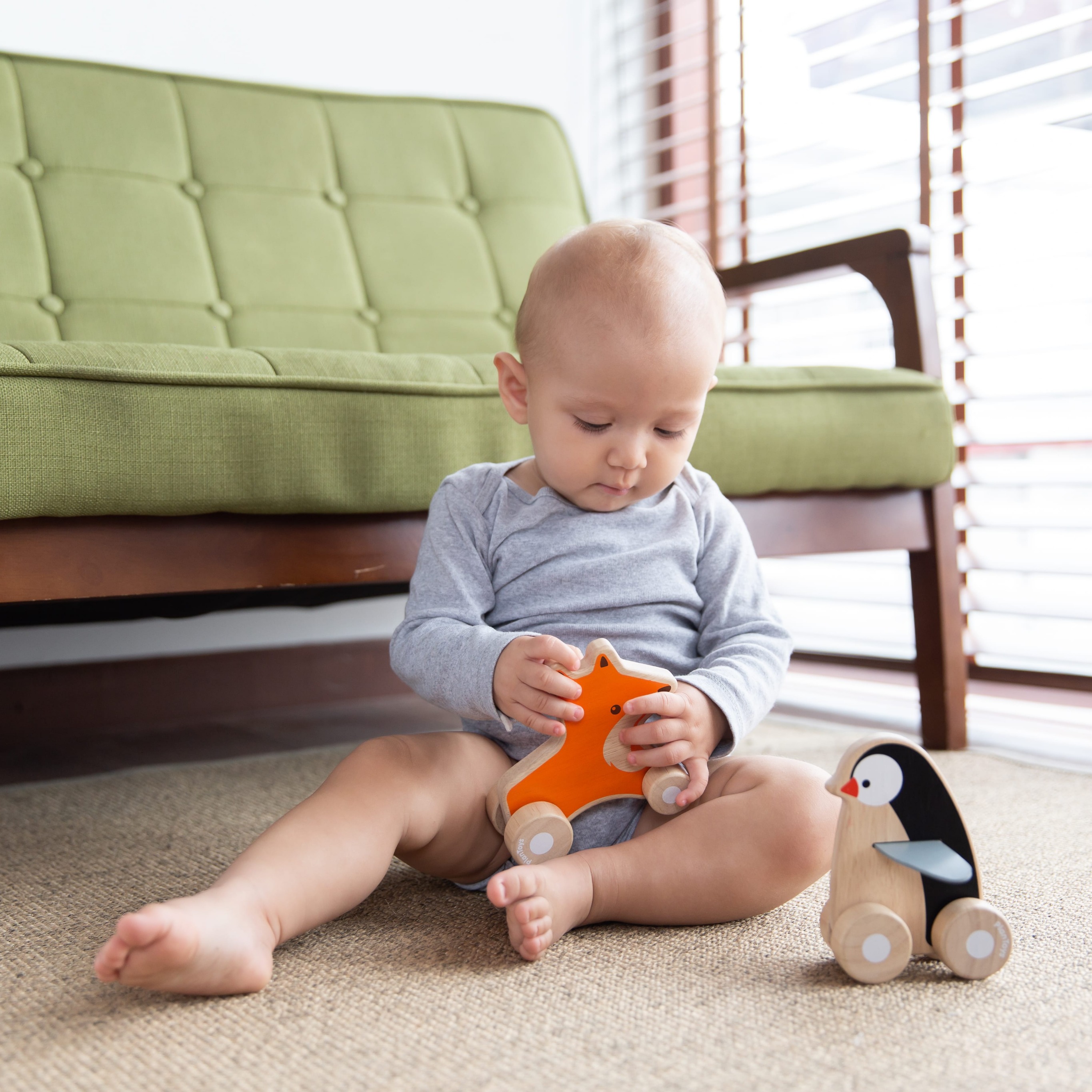 Plan Toys Lis na kółkach 12m+