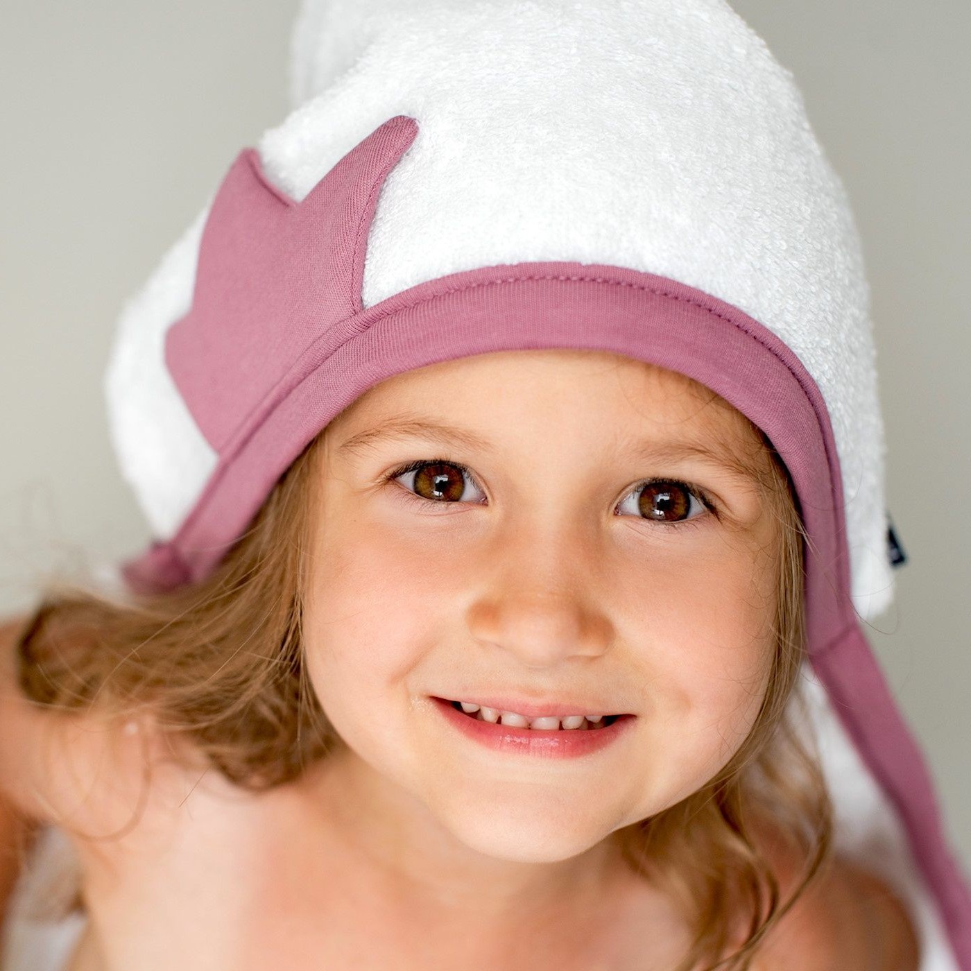 Poofi Ręcznik Princess piwonia 130x70cm dla dzieci