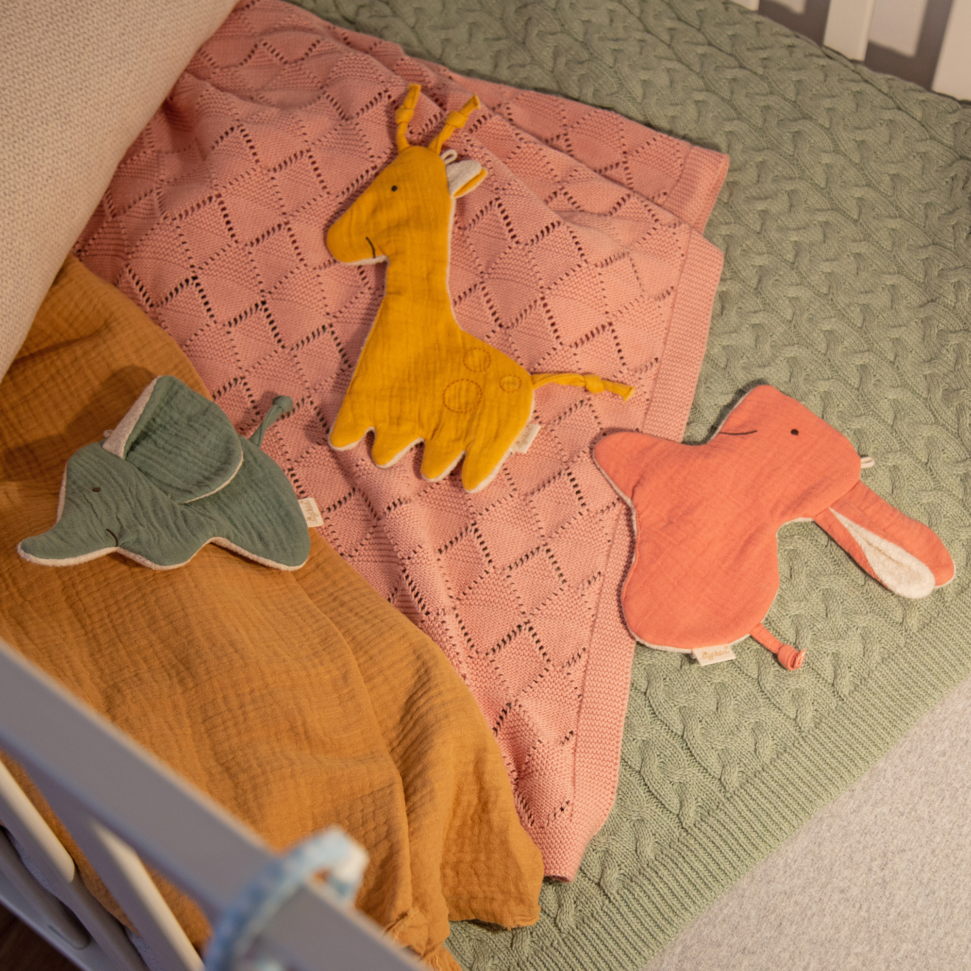 Przytulanka Komforter Muślinowy Słoń – szeleszczący słonik dla niemowląt sigikid