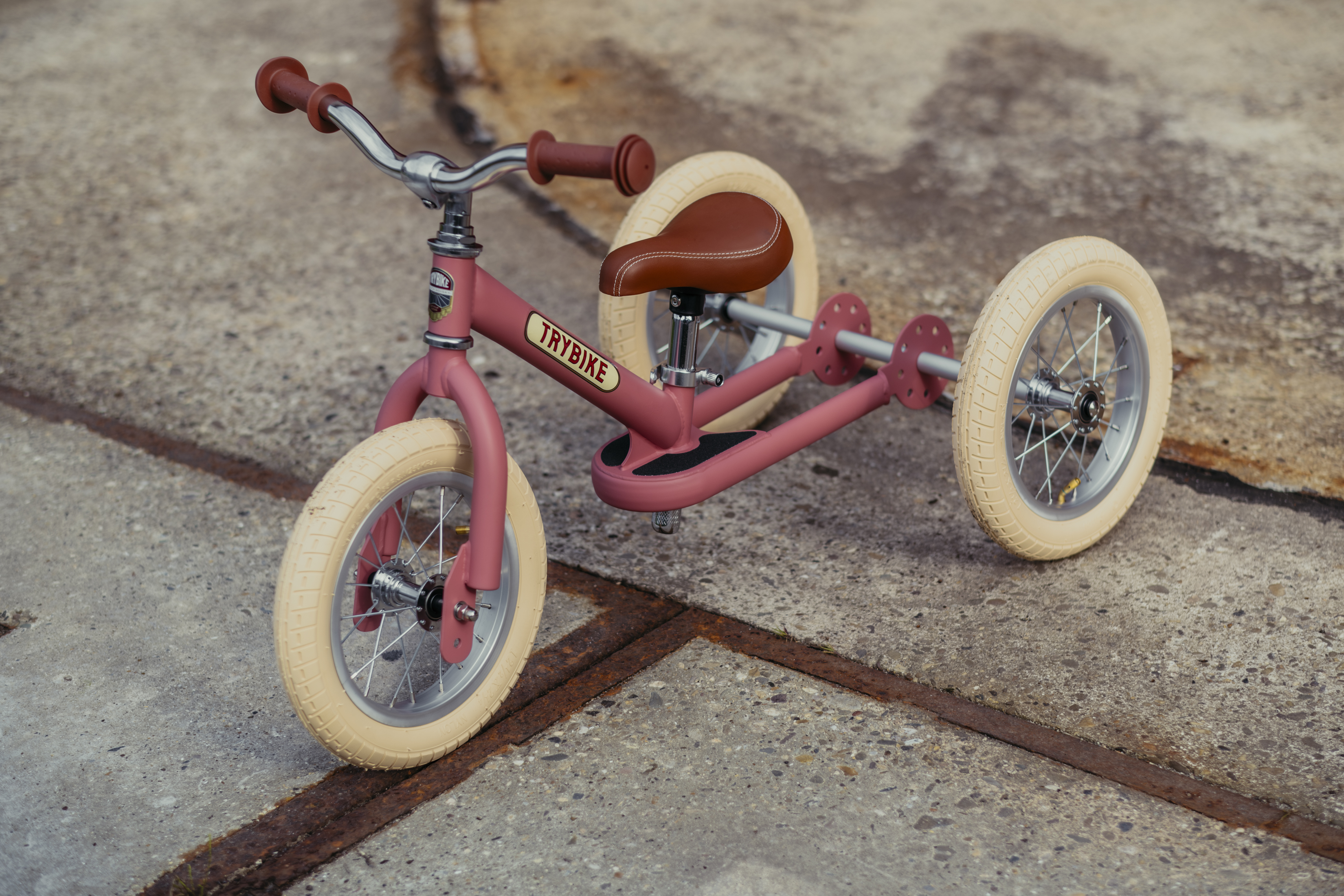 Trybike Pierwszy rowerek trójkołowy dziecięcy biegowy 2w1 różowy matowy 