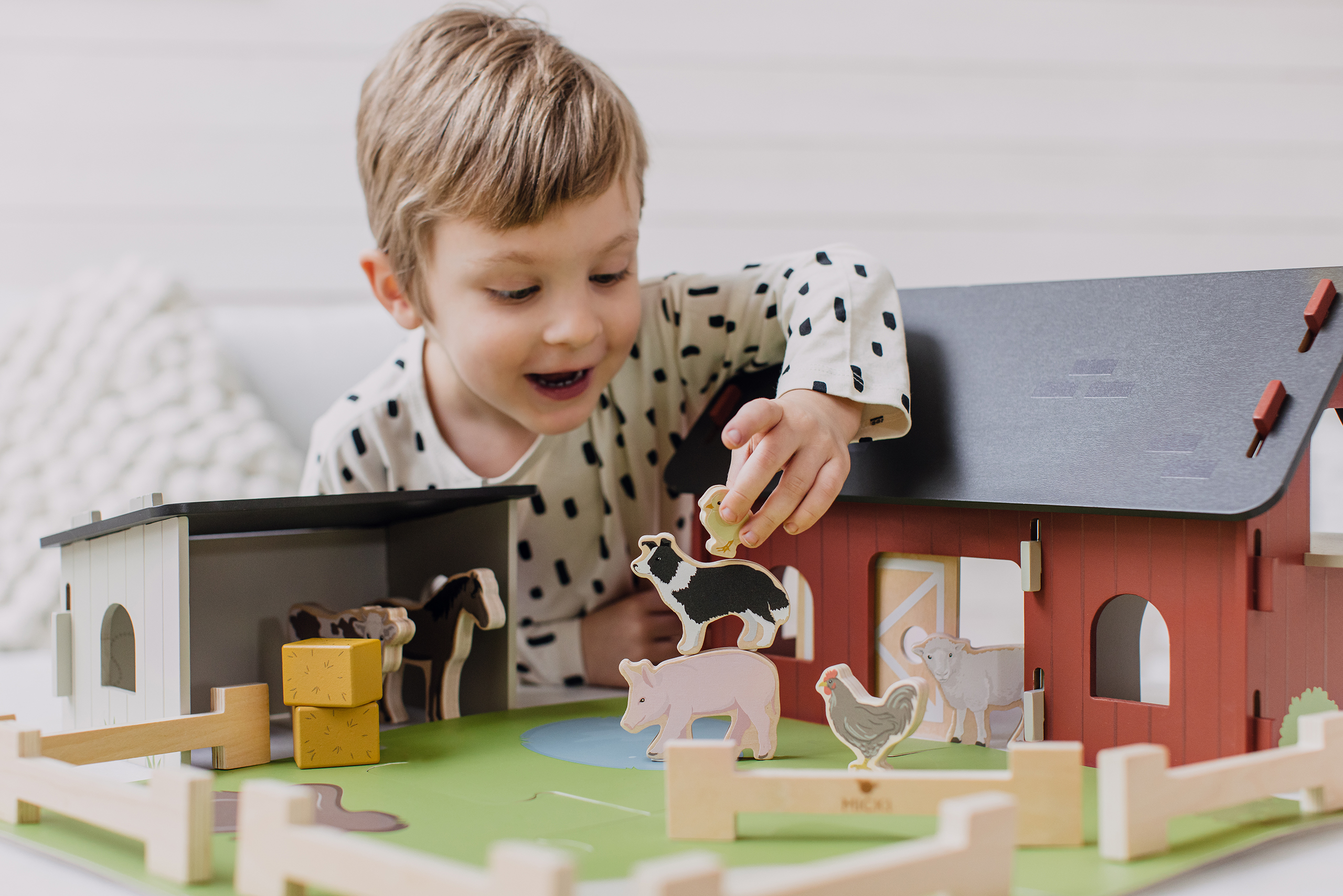 Micki – drewniana farma dla dzieci z figurkami zwierząt | odgrywanie ról