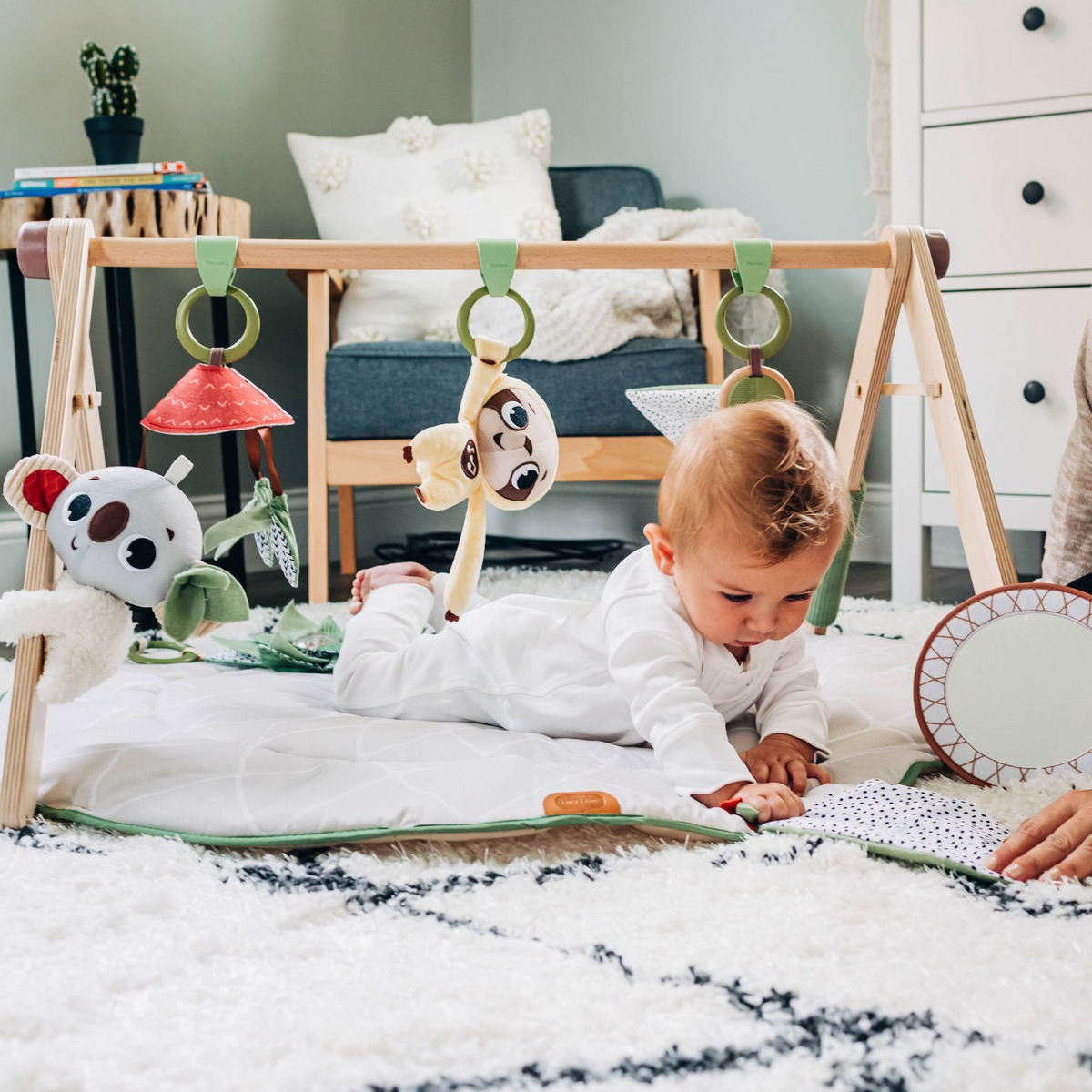Tiny Love Mata Edukacyjna Boho Chic z Drewnianym Stojakiem 0+