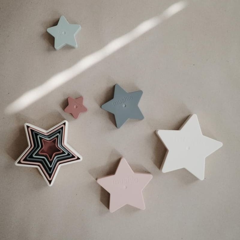 Mushie - Piramidka sensoryczna NESTING STAR