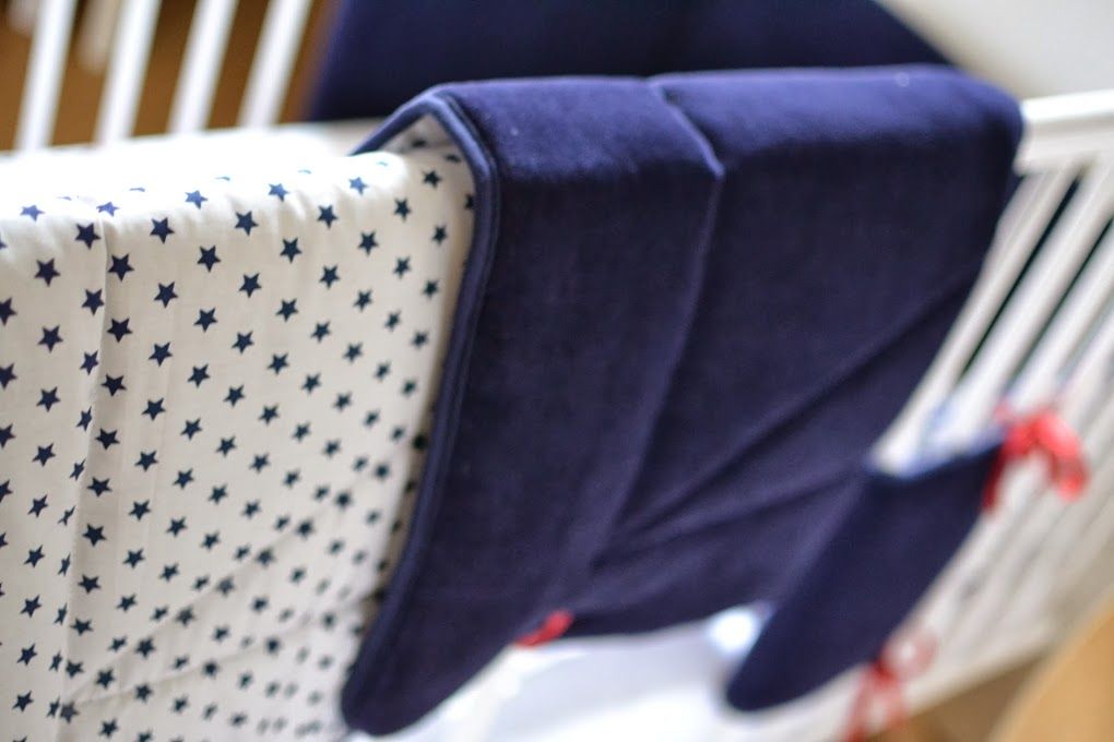 Kocyk-mata w granatowe gwiazdki dla niemowląt 0+