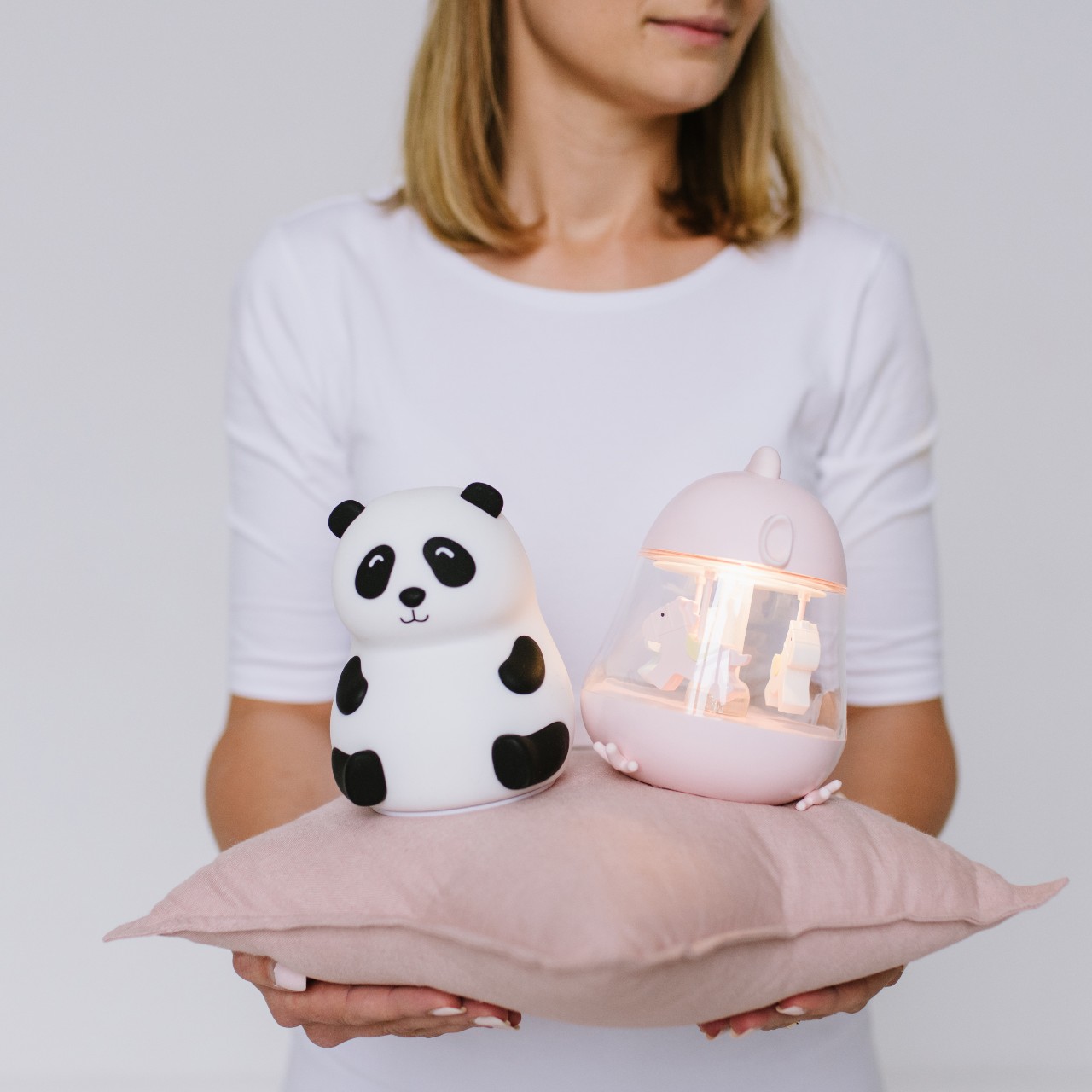 Rabbit&Friends, Lampka z pozytywką kurczak róż