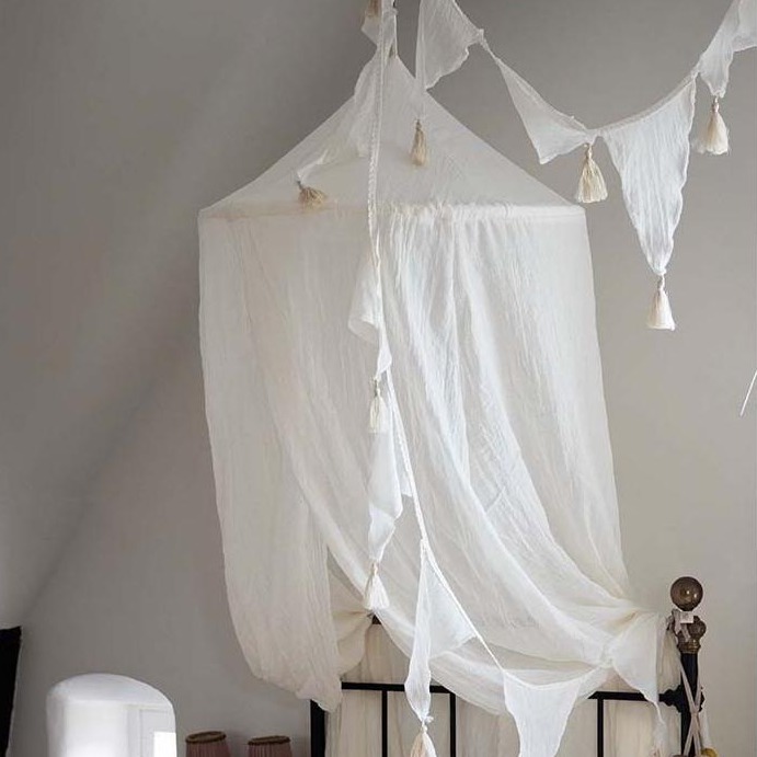 JaBaDaBaDo Girlanda ozdobna biała z pomponami 0+