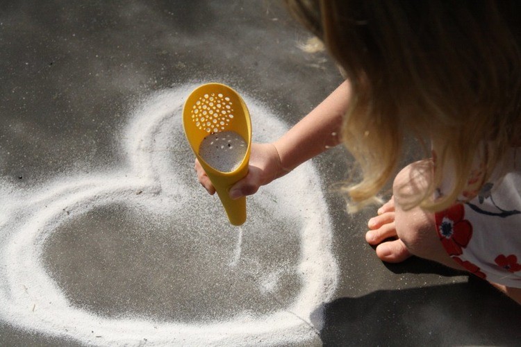 QUUT Zestaw 2 łopatek z piłeczką Cuppi 12m+