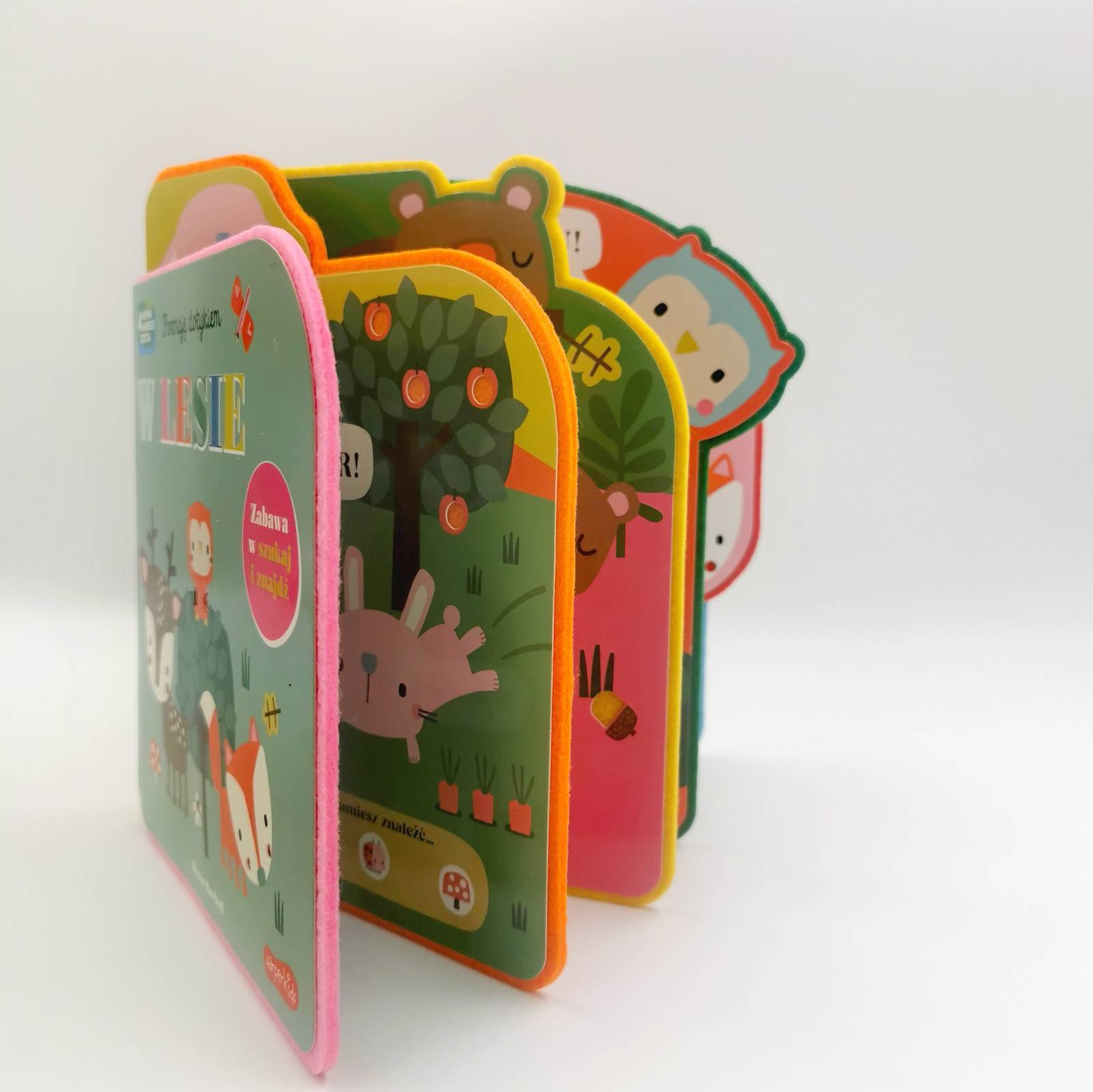 W lesie. Akademia Mądrego Dziecka. Poznaję dotykiem. Zabawa w szukaj i znajdź