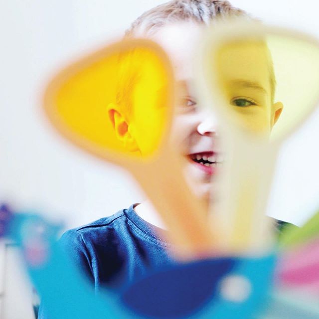 Tender Leaf Toys Paw Edukacyjny z Kolorowymi Szybkami 1+