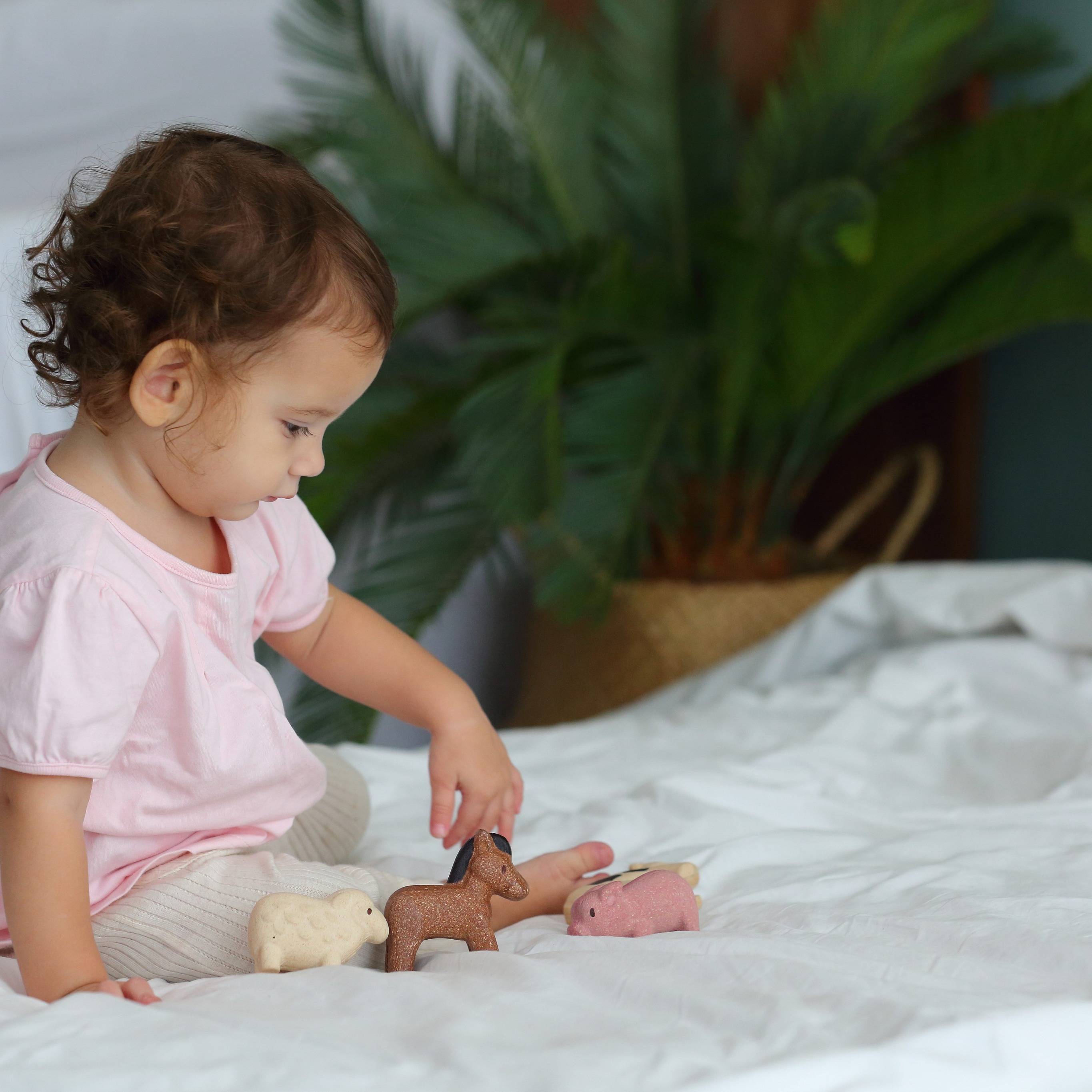 Plan Toys Figurka Świnia Drewniana 12m+