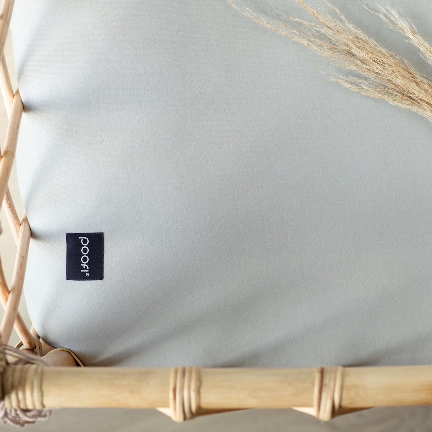 Poofi Prześcieradło do łóżeczka 70x140cm jasny szary