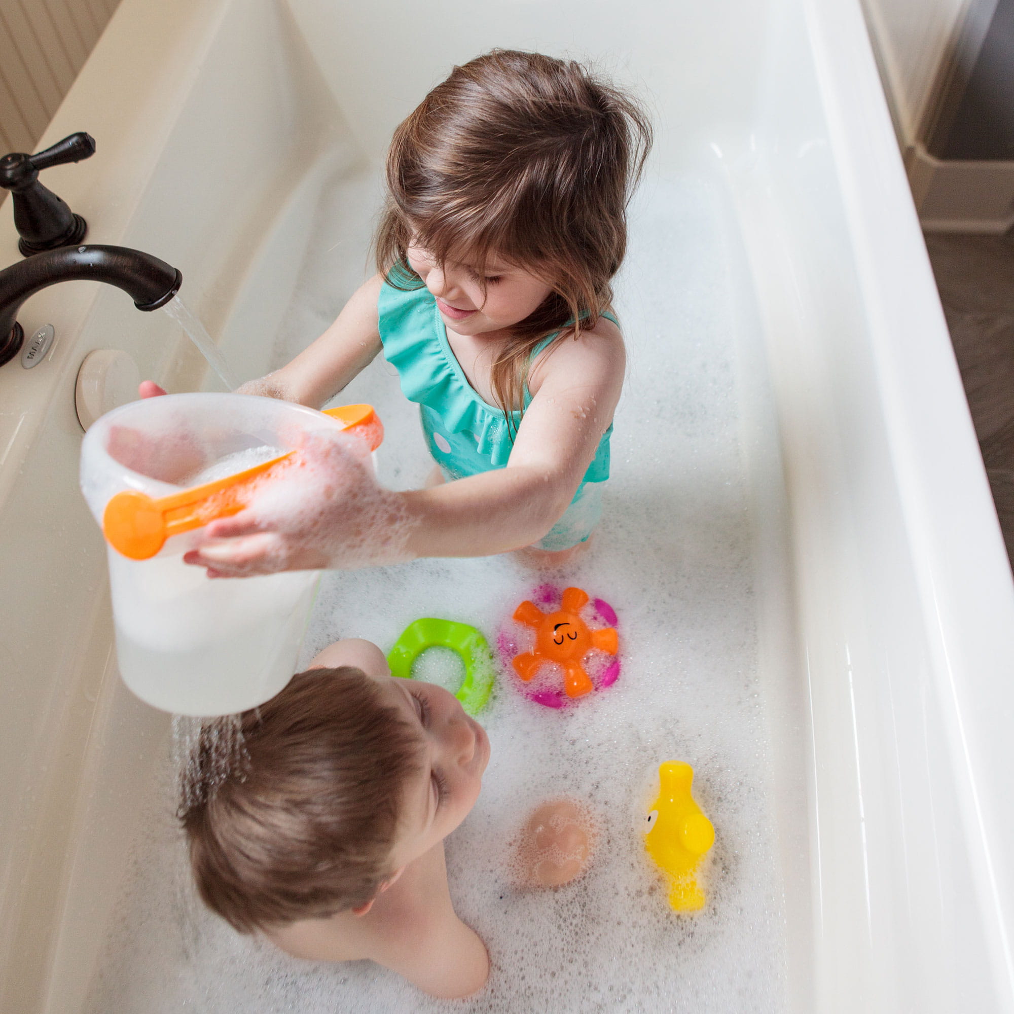 Fat Brain Toy Kumple z Wiaderka Zabawka Kąpielowa 1+