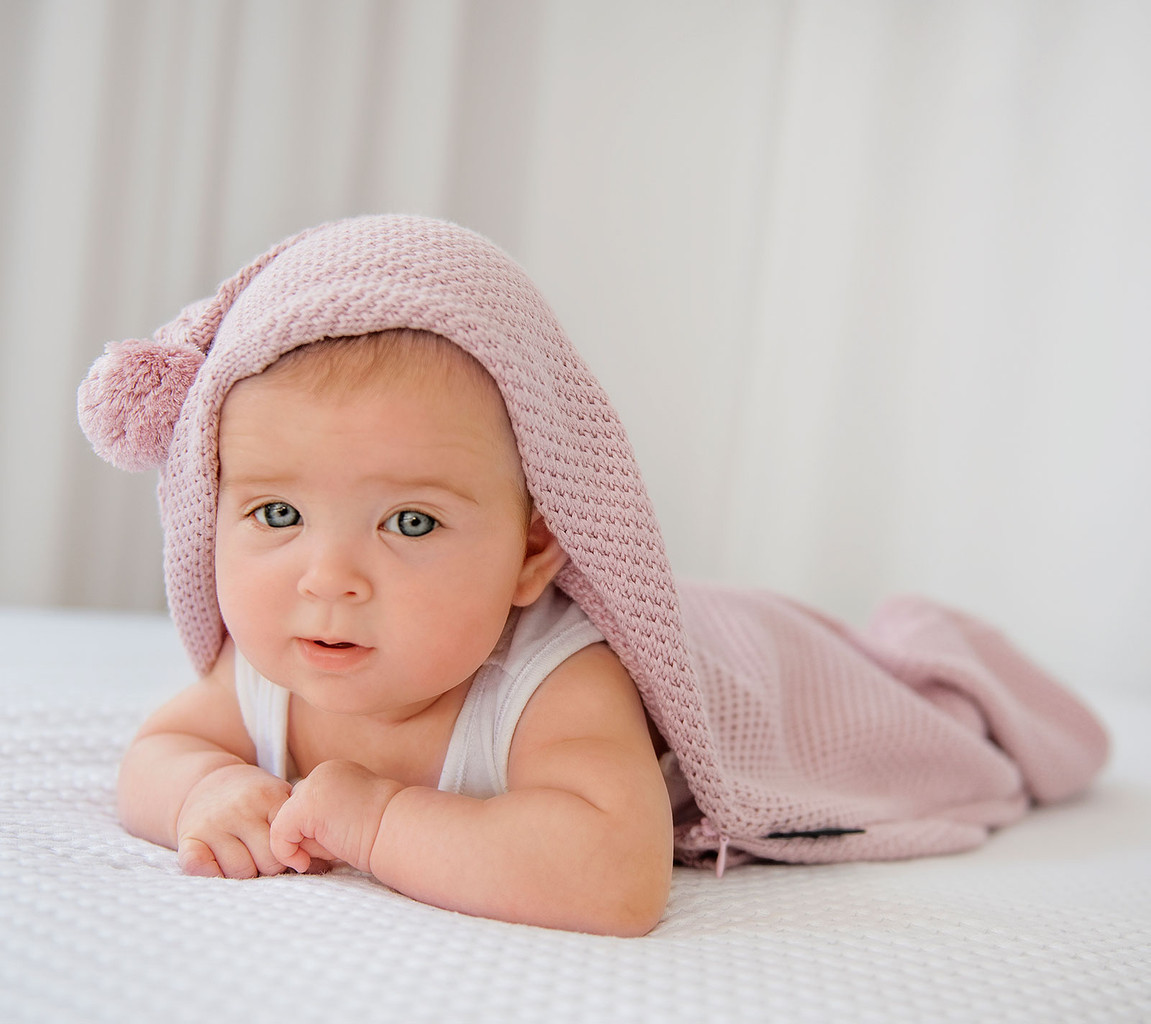 Lullalove Śpiworek-kocyk Lullavorek pudrowy róż 0-8 mies.