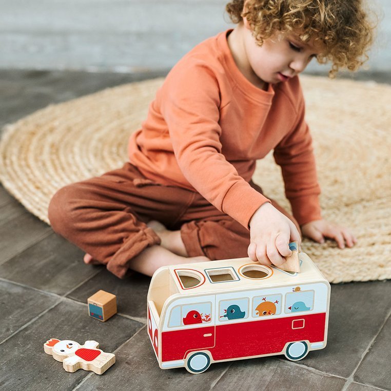 Lilliputiens Drewniany Autobus-Sorter z Kurczaczkami 12m+