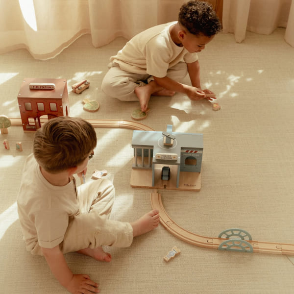 Little Dutch Posterunek Policji Drewniany z Figurkami 3+