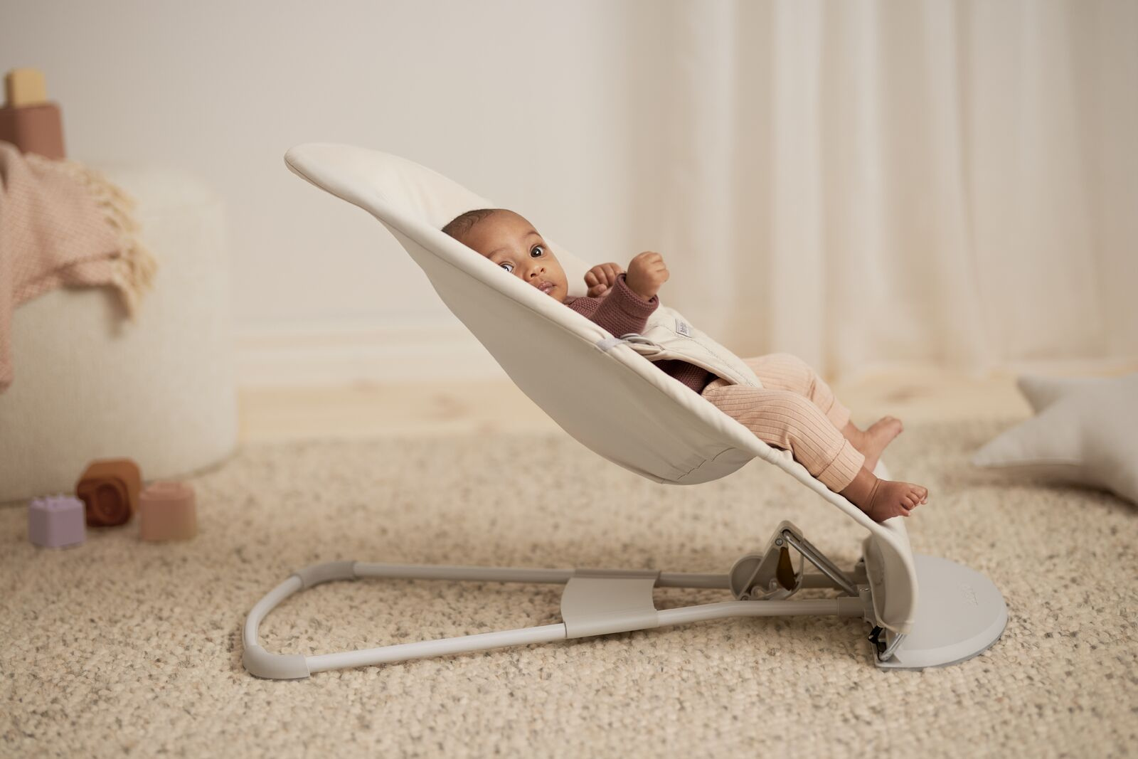 BabyBjorn Leżaczek Balance Soft Tri Fabric Jasny Beż + Zabawka