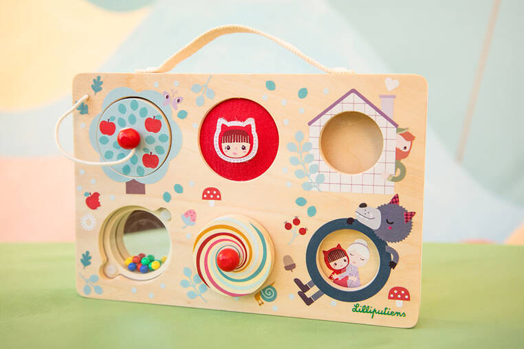 Lilliputiens, Drewniana tablica manipulacyjna walizka Czerwony kapturek