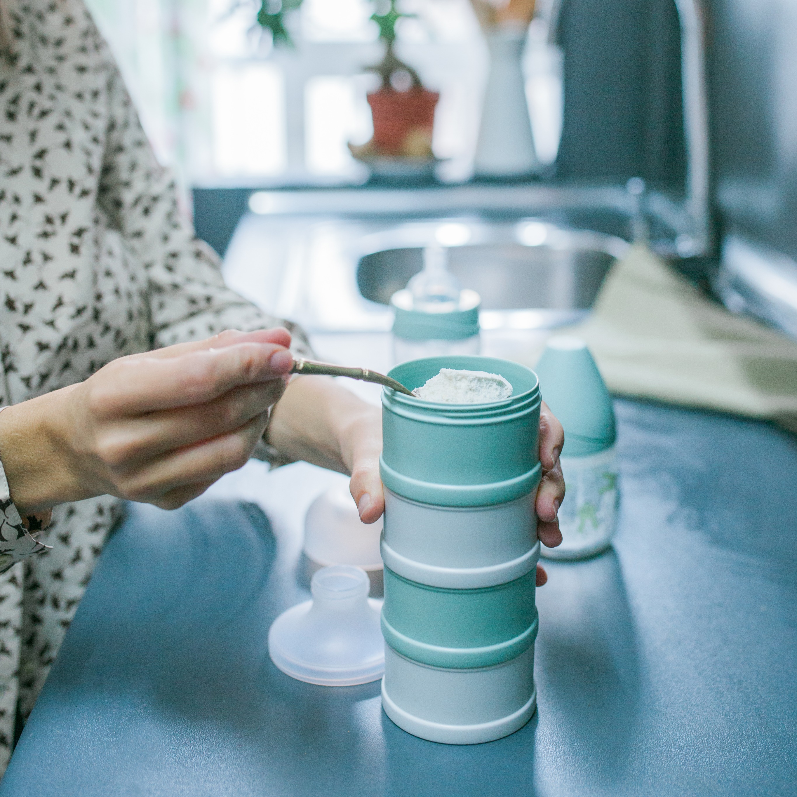 Suavinex Pojemnik na mleko w proszku HYGGE miętowy 4x100ml