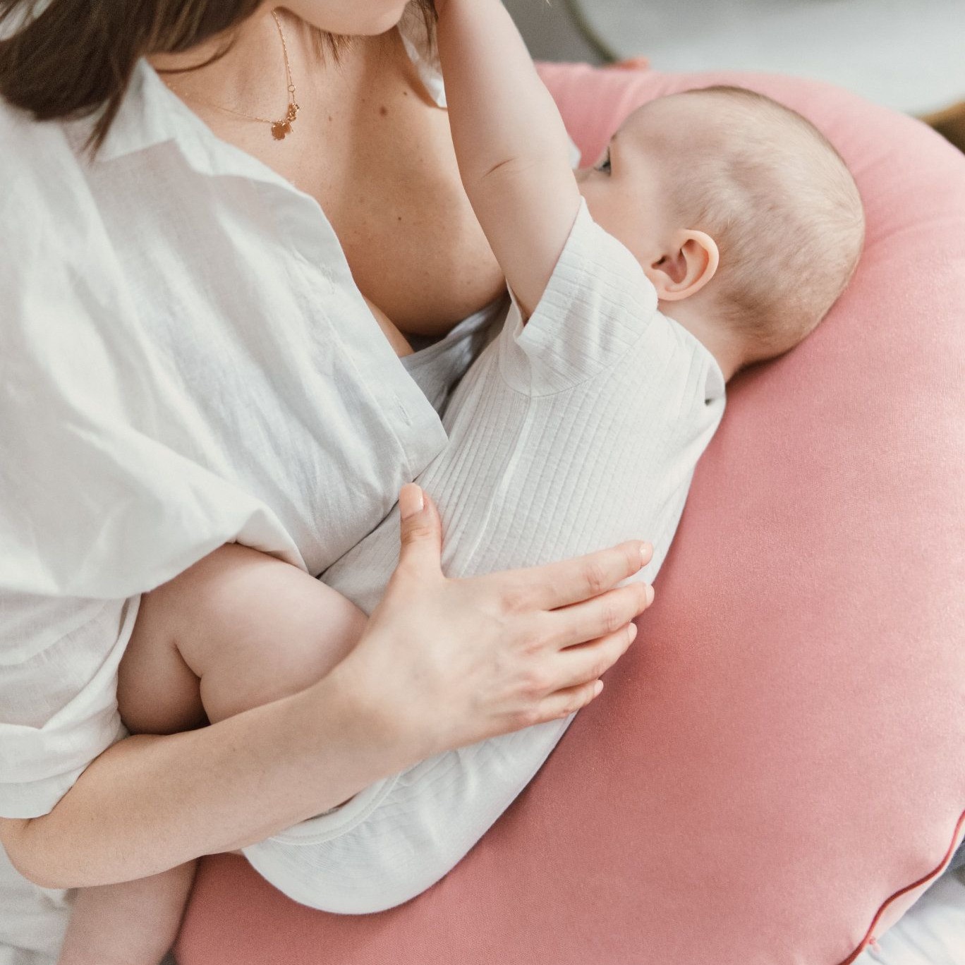 Poofi Poduszka do karmienia Organic - herbaciana róża 0+