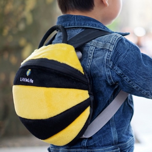 Plecaczek ze smyczą    Pszczoła