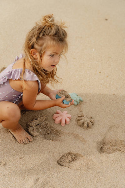 Little Dutch, Zestaw do piasku łopatka i 2 foremki Flowers & Butterflies