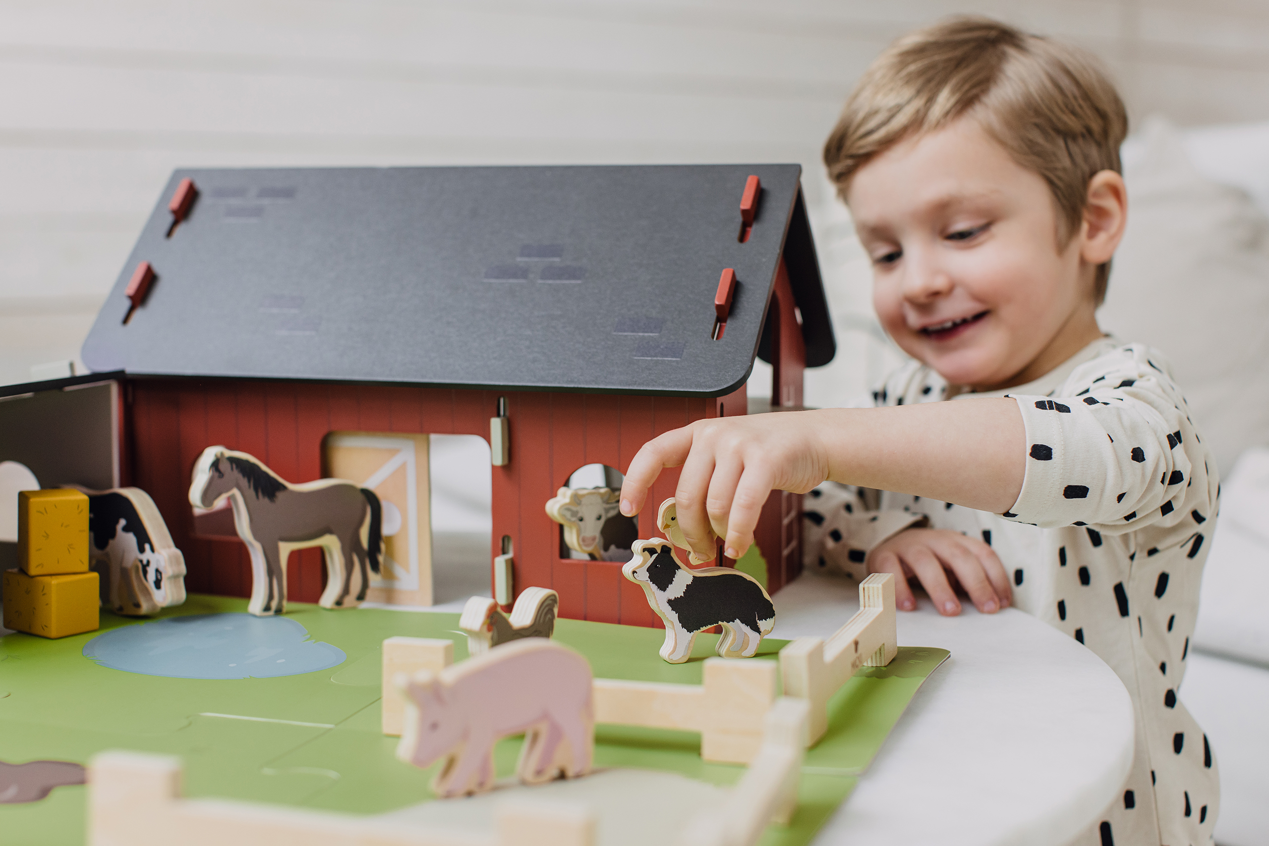 Micki – drewniana farma dla dzieci z figurkami zwierząt | odgrywanie ról